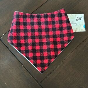 Dog flannel bandanna. Fits 8 to 10 inches.